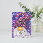 Happy Gnome in Lila Hut Singt ein Weihnachtslied (Stehend Vorderseite)