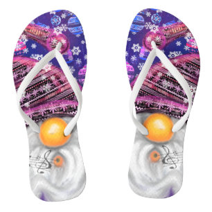 Happy Gnome in Lila Hut Singt ein Weihnachtslied Badesandalen