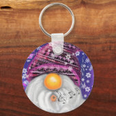 Happy Gnome in Lila Hut Singt ein Weihnachtslied - Schlüsselanhänger (Vorderseite)