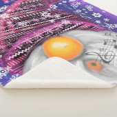 Happy Gnome in Lila Hut Singt ein Weihnachtslied Sherpadecke (3/4)