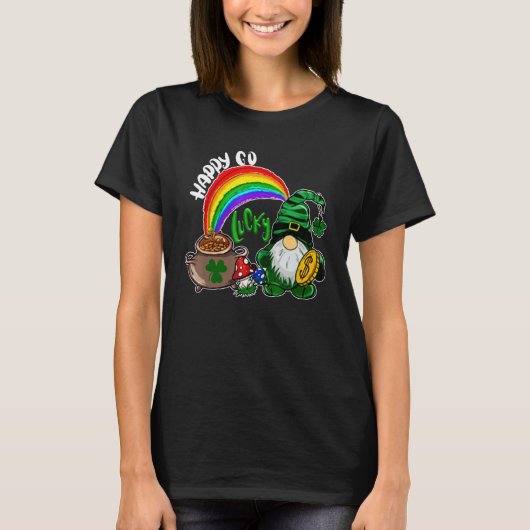 Happy Go Lucky Rainbow Gnome Shamrock Funny St Pat T-Shirt (Vorderseite)