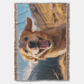 Happy Golden Retriever Running Decke (Vorderseite Vertikal)
