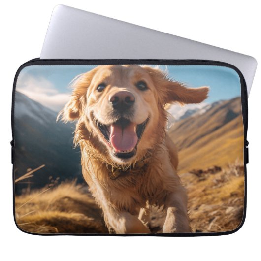 Happy Golden Retriever Running Laptopschutzhülle (Vorderseite)