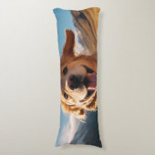 Happy Golden Retriever Running Seitenschläferkissen (Vorderseite Vertikal)