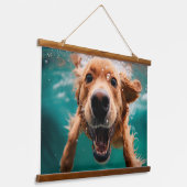 Happy Golden Retriever Schwimmen unter Wasser Wandteppich Mit Holzrahmen (Gewinkelt)