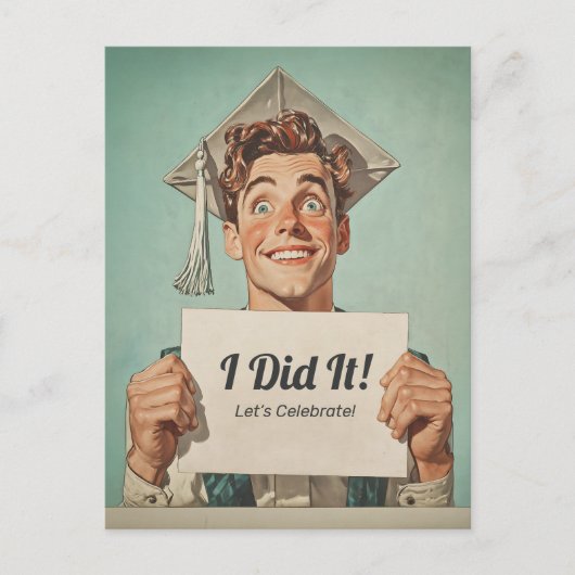 Happy Graduate Holding Einladung Postkarte (Vorderseite)