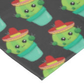 Happy Green Cactus in a Red Sombrero Pattern Tischdecke (Schrägansicht)