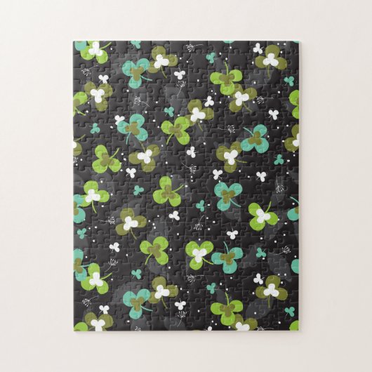 Happy Green Clover Blätter Art Pattern II Puzzle (Vertikal)
