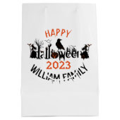 Happy Halloween Black Concept Typografy Design Mittlere Geschenktüte (Rückseite)