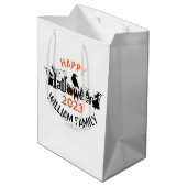 Happy Halloween Black Concept Typografy Design Mittlere Geschenktüte (Rückseite Schrägansicht)