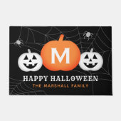 Happy Halloween Custom Monogram Initial Pumpkins Fußmatte (Vorderseite)