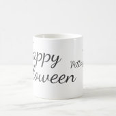 Happy Halloween fügen Familiennamen Kalligraphie m Kaffeetasse (Mittel)