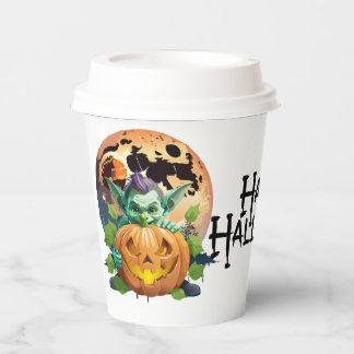 Happy Halloween Goblin versteckt sich hinter Pumpk Pappbecher