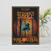 Happy Halloween Hexe auf Broom Costume Party Einladung (Stehend Vorderseite)
