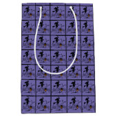 Happy Halloween Hexe und Fledermäuse Mittlere Geschenktüte (Vorderseite)