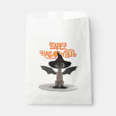 Happy Halloween. Katze mit Flügeln und Hexenhut Geschenktütchen (Vorderseite)