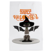 Happy Halloween. Katze mit Flügeln und Hexenhut Mittlere Geschenktüte (Rückseite)