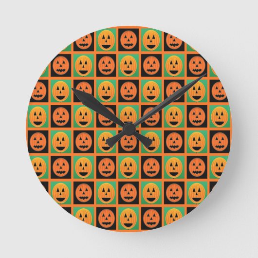Happy Halloween Kürbisgesicht Runde Wanduhr (Vorderseite)