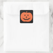 Happy Halloween | NIEDLICHE KÜRBISLATERNE Quadratischer Aufkleber (Tasche)