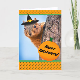 Happy Halloween Niedliches Eichhörnchen in Hexenhu Feiertagskarte