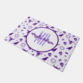 HAPPY HALLOWEEN SPOOKY CUSTOMIZABLE MONOGRAMM FUßMATTE (Schrägansicht)