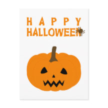 Happy Halloween Text und Kürbis auf die weiße Post