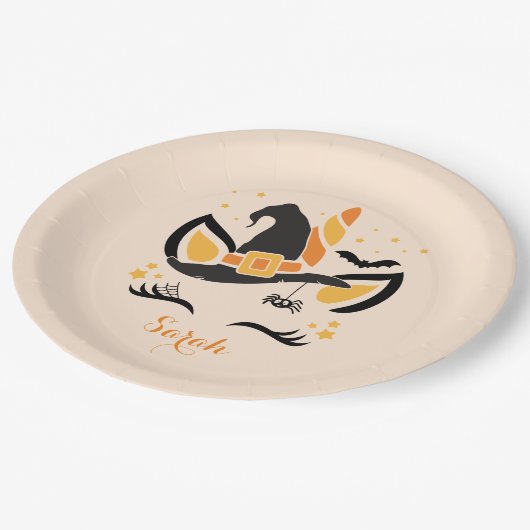 Happy Halloween Unicorn Hexe mit Augenbrauen Pappteller (Schrägansicht)