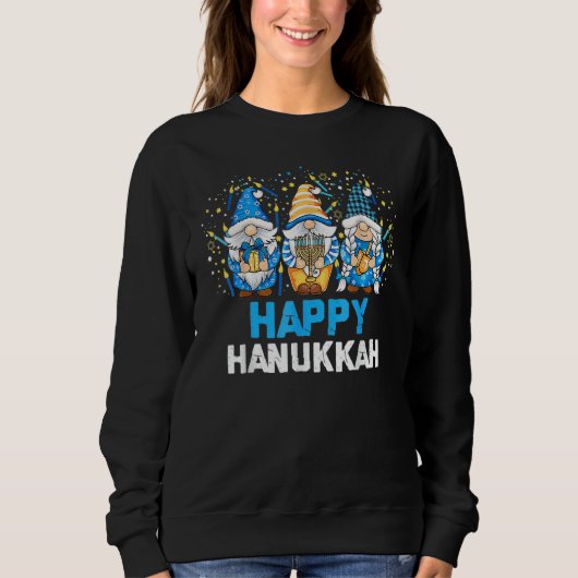 Happy Hanukkah 2022 Three Gnome Menorah Dreidel Co Sweatshirt (Vorderseite)