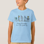 Happy Hanukkah aus New York City NYC Chanukah T-Shirt<br><div class="desc">Im Design finden Sie eine originelle Bridge-und-Tinte-Illustration verschiedener New Yorker Sehenswürdigkeiten, darunter die Freiheitsstatue, den Washington Square Arch und die Brooklyn Bridge, die für die Feriensaison "gekleidet" ist. Ideal um Hanukkah und die jüdischen Feiertage zu feiern. Dieses NYC Design ist auch auf anderen Produkten erhältlich. Auch die Koordination von Chanukah...</div>