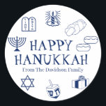 Happy Hanukkah Blauer individuelle Name Gunst Runder Aufkleber<br><div class="desc">Happy Hanukkah,  passen Sie das Familiennamensgeschenk für Aufkleber Happy Hanukkah,  Happy Chanukah,  Hanukkah Sameach!,  Chag Sameach!,  Chag Urim Sameach! Blau und weiß</div>