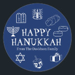 Happy Hanukkah Blauer individuelle Name Gunst Runder Aufkleber<br><div class="desc">Happy Hanukkah,  passen Sie das Familiennamensgeschenk für Aufkleber Happy Hanukkah,  Happy Chanukah,  Hanukkah Sameach!,  Chag Sameach!,  Chag Urim Sameach! Blau und weiß</div>