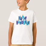 Happy Hanukkah Candles Holiday T-Shirt<br><div class="desc">Machen Sie Chanukah etwas Besonderes und vermitteln Sie den Geist der Saison mit diesem dekorativen T - Shirt. Der Gruß "Happy Hanukkah" ist in blauen Farbtönen gehalten. Die Briefe dienen als Menorah mit kleinen Flammen,  die auf neun "Kerzenbriefen" brennen. Verfügbar mit passenden Produkten.</div>