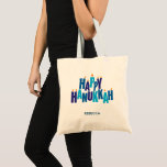 Happy Hanukkah Candles Holiday Tragetasche<br><div class="desc">Machen Sie Ihre Chanukah Einkäufe und Besorgungen ein wenig festlicher mit dieser Tote-Tasche, oder als Geschenk oder Gutes verwenden. Der Gruß "Happy Hanukkah" ist in blauen Farbtönen gehalten. Die gestapelten Briefe dienen als Menorah mit kleinen Flammen, die auf neun "Kerzenbriefen" brennen. Fügen Sie unten Ihren Namen oder eine andere Nachricht...</div>