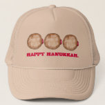 Happy Hanukkah Chanukah Jelly Donut Doughnut Truckerkappe<br><div class="desc">Eine originelle Abbildung eines mit Zucker überzogenen Gelees. Perfekt für Hanukkah! Diese Chanukah Illustration ist auch auf anderen Produkten verfügbar. Sehen Sie nicht,  wonach Sie suchen? Brauchen Sie Hilfe bei der Anpassung? Kontaktieren Sie Rebecca,  um etwas für Sie entworfen zu haben.</div>