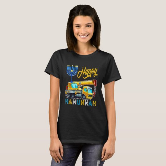 Happy Hanukkah Crane Truck Carrying Jewish Menorah T-Shirt (Vorne ganz)