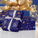 Happy Hanukkah Dreidel Menorah Sufganiyot Blue Geschenkpapier<br><div class="desc">Mit dem Dreidel,  der farbenfrohen Menorah,  Sufganiyot,  dem blauen Stern von David,  dem goldenen Hanukkah-Packpapier können Sie Ihre Hanukka-Geschenke in reiner Freude genießen! Schlagen Sie Ihre Liebe und Ihre Wünsche in dieser schönen Zeitung. Happy Hanukka!</div>