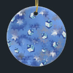 Happy Hanukkah Falling Stars und Dreidels Keramik Ornament<br><div class="desc">Sie sehen die Lee Hiller Design Collection. Bekleidung,  Geschenke & Sammlerstücke Lee Hiller Fotografie oder Digital Art Collection. Sie können ihre Naturfotografie unter http://HikeOurPlanet.com/ ansehen und ihrem Wanderblog im Hot Springs Nationalpark folgen.</div>