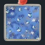 Happy Hanukkah Falling Stars und Dreidels Ornament Aus Metall<br><div class="desc">Sie sehen die Lee Hiller Design Collection. Bekleidung,  Geschenke & Sammlerstücke Lee Hiller Fotografie oder Digital Art Collection. Sie können ihre Naturfotografie unter http://HikeOurPlanet.com/ ansehen und ihrem Wanderblog im Hot Springs Nationalpark folgen.</div>
