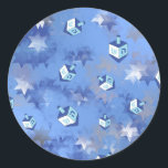 Happy Hanukkah Falling Stars und Dreidels Runder Aufkleber<br><div class="desc">Sie sehen die Lee Hiller Design Collection. Bekleidung,  Geschenke & Sammlerstücke Lee Hiller Fotografie oder Digital Art Collection. Sie können ihre Naturfotografie unter http://HikeOurPlanet.com/ ansehen und ihrem Wanderblog im Hot Springs Nationalpark folgen.</div>
