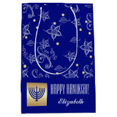 Happy Hanukkah. Gold Menorah | INDIVIDUELLE NAME Mittlere Geschenktüte (Vorderseite)