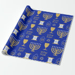 Happy Hanukkah Jewish Holiday Geschenkpapier<br><div class="desc">Ein elegantes Happy Hanukkah-Muster jüdischer Symbole der Menorah,  Stern von David, Scroll,  in Gold auf einem dunkelblauen Hintergrund Packpapier. Ein stilvolles Geschenk für jüdische Freunde und Familie in dieser Urlaubssaison.</div>