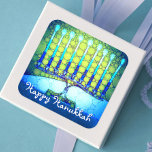 Happy Hanukkah Künstlerisch Türkis Blue Green Meno Quadratischer Aufkleber<br><div class="desc">"Happy Hanukkah." Ein nahes Foto eines farbenfrohen, blauen künstlerischen menorah-Fotos hilft Ihnen den Urlaub in Hanukka zu beginnen. Genießen Sie die Wärme und Freude der Ferienzeit, wenn Sie diesen atemberaubenden, farbenfrohen Hanukka Aufkleber benutzen. Matchkarten, Briefmarke, Totensäcke, Serviertablette und andere Produkte sind in meiner "Hanukkah Colorful, Künstlerisch Menorah" Ladenkollektion erhältlich. Nutzen...</div>