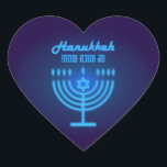 Happy Hanukkah Lights Juwish Holiday Navy Hebrew Herz-Aufkleber<br><div class="desc">Happy Hanukkah Schönes jüdisches Urlaubsdesign mit hebräischer Schrift. Jüdischer Holiday Hanukkah Hintergrund mit traditionellen Chanukah Symbole - Gold Menorah, Hanukkiah Candelabrum und Kerzen, Holzdreigel (Spinning Top), Donuts, Stern von David und leuchtende Licht Wallpaper Muster. Hanukkah Festival Dekoration. Jerusalem, Israel. Geschenkartikel & Party > Geschenkartikel > Aufkleber & Etiketten, schönes modernes...</div>