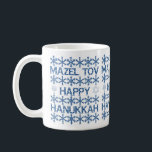 Happy Hanukkah Mazel Tov Star von David Menorah Kaffeetasse<br><div class="desc">Happy Hanukkah Mazel Tov Star von David Menorah Hebräische Feier Jüdische Feier Schneeflocken Typografie Muster Kaffeemaschine Tasse</div>