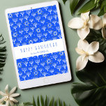 Happy Hanukkah Menorah Custom Tree Free Card<br><div class="desc">Passen Sie diese digitale Hanukka-Karte an, indem Sie Ihren eigenen Text über den niedlichen Hintergrund sowohl auf der Vorder- als auch auf der Rückseite hinzufügen und an Freunde und Verwandte schicken. Vollständig anpassbar! Klicken Sie auf "Personalisieren" oben, um den Text zu bearbeiten. Klicken Sie auf "Bearbeiten mit dem Designwerkzeug", um...</div>