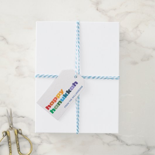 Happy Hanukkah Minimalistisch Rainbow Text Custom Geschenkanhänger (Mit Garn)