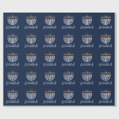 Happy Hanukkah mit White Menorah in Modern Blue Geschenkpapier (Flach)
