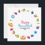 Happy Hanukkah Modern Foto Dreidel Star Name<br><div class="desc">Dieses Urlaubsdesign zeigt den Text "Happy Hanukkah" in der modernen rot-blauen Typografie umgeben von dreidels,  Goldmünzen,  Sternen und Sufganiyah. Personalisiert mit Ihrem Namen und Lieblings-Foto auf der Rückseite. #hanukkah #chanukah #holidays #saisonale #festival #modern #dreidel #star #coin #gold #starofdavid #design #designer #cards #greetings #greetingcards #stationery #Foto #Fotokarten</div>