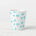 Happy Hanukkah Moderne Star von David Menorah Milchtasse<br><div class="desc">Dieses Hanukkah-Urlaubsprojekt zeichnet sich durch einen glitzernden blauen Hintergrund aus,  mit Menorah und David Overlay #hanukkah #chanukah #holidays #menorah #starofdavid #jewish #Zuhause #coffee #coffee #Tasse #coffeemugs #coffeelovers #gifts #gifts #kitchen #kitchen Trinkbehälter</div>