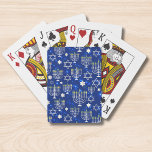 Happy Hanukkah Moderne Star von David Menorah Spielkarten<br><div class="desc">Dieses Hanukkah Ferien Design verfügt über einen strahlend blauen Hintergrund mit Menorah und Stern von David Overlay. #hanukkah #chanukah #holidays #seasonal #festive #modern #blue #menorah #starofdavid #jewish #stylish #elegant #elegant #chic #pattern #custom #candles #Zuhause #gifts #cards #playingcards #stylish #elegant #fashion #modizable #trendy #trendy #style #</div>